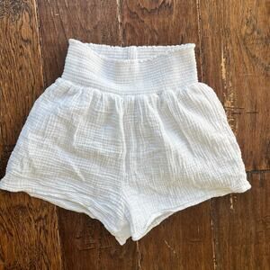 Z Supply Beachy White Foldable Eslastic Waistband Shorts